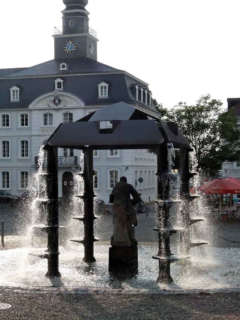 Schlossbrunnen und Altes Rathaus